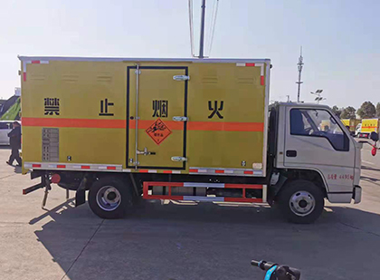 新安爆破器材运输车